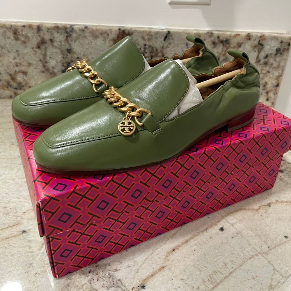 TORY BURCH OLIVE CHAIN LOAFERS